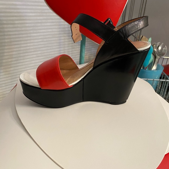 Robert Clergerie France Size 7 wedges with flare - Picture 5 of 7